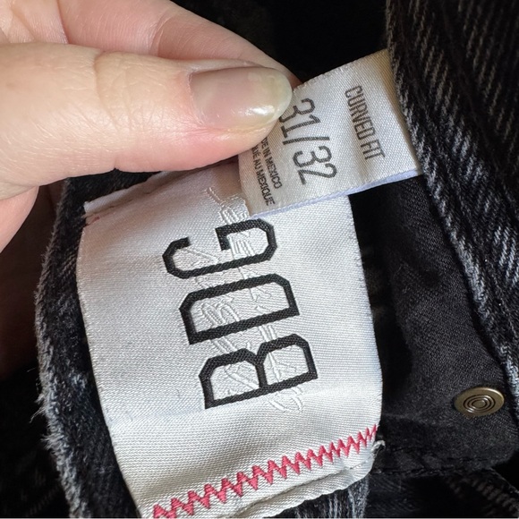 BDG | Slim Fit Curved Jeans - Picture 5 of 7